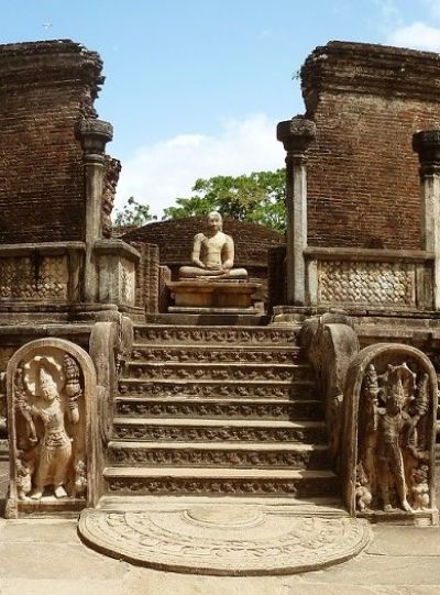 Sandy McKay Cycling on the  tour with redspokes